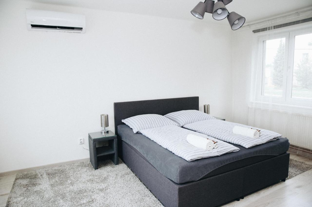Alisa Apartments Kostomlaty nad Labem ภายนอก รูปภาพ
