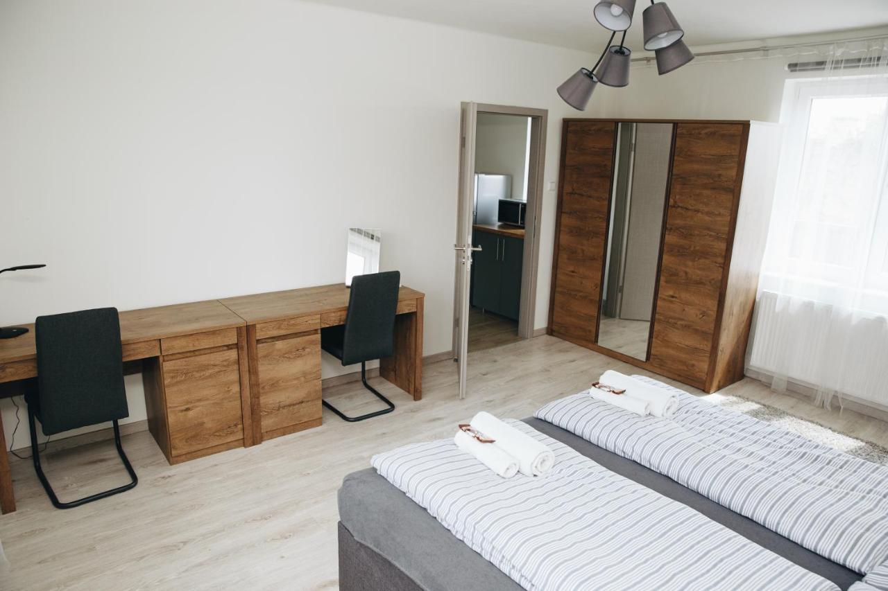 Alisa Apartments Kostomlaty nad Labem ภายนอก รูปภาพ